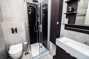 Design Apartment, 2 Bedrooms | Bathroom | Hair dryer, towels, soap, toilet paper - Apartment SK41 (Reykjavik)