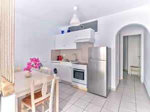 Frigorifero, forno, macchina per tè/caffè, tostapane