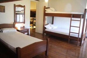 6 bedrooms, desk, iron/ironing board, travel cot