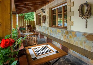 Terrace/patio - Albergue Los Nuberos - Hostel (Santa Maria de Cayon)