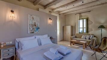 3 bedrooms, in-room safe, iron/ironing board, free WiFi