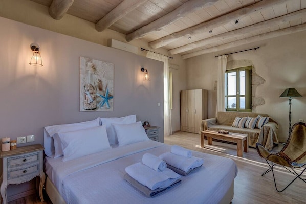 3 bedrooms, in-room safe, iron/ironing board, free WiFi