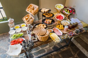 Desayuno buffet todos los días (con cargo)