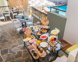 Desayuno buffet todos los días (con cargo)