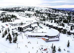 A snow-covered ski resort with a large building labeled "GAIA" and several smaller structures. - Hafjell Resort Hafjelltoppen Gaiastova (Øyer)