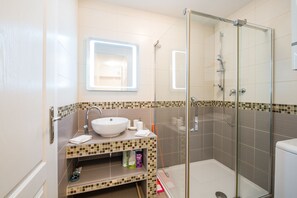 Comfort Apartment | Bathroom | Shower, hair dryer, towels, soap - The View Apartment (Zagreb)