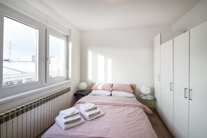 Comfort Apartment | Individually decorated, individually furnished, laptop workspace - The View Apartment (Zagreb)