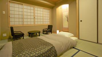 2 bedrooms, iron/ironing board, travel cot, WiFi