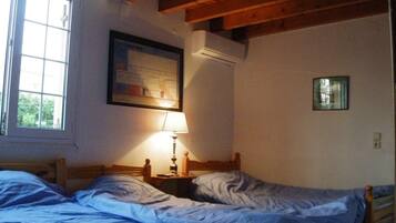3 slaapkamers, een strijkplank/strijkijzer, wifi, beddengoed