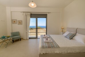 3 chambres, coffres-forts dans les chambres, fer et planche à repasser