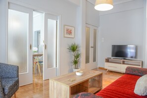 Smart-TV, Bücher, Musikbibliothek, Arbeitsbereiche