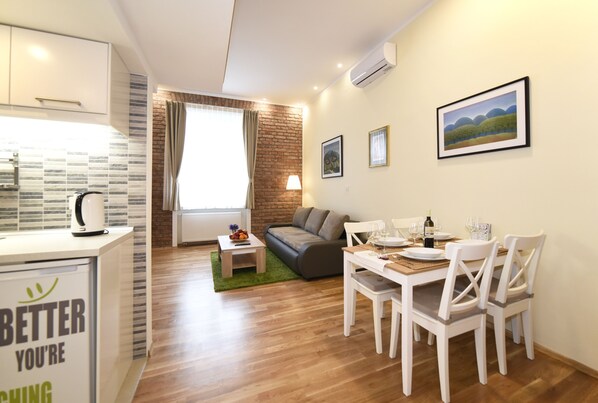 Apartment (2 White heart) | Living area