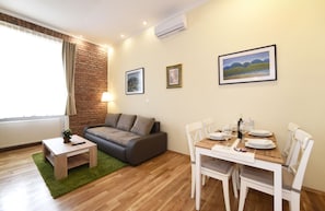 Apartment (2 White heart) | Living area