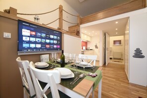 Apartment (1 Red heart) | In-room dining