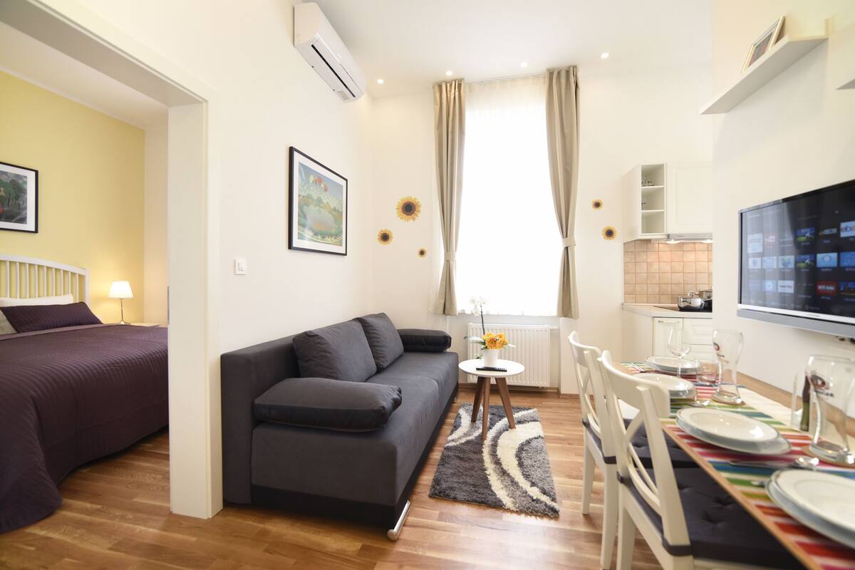 Apartment (3 Blue heart) | Living area