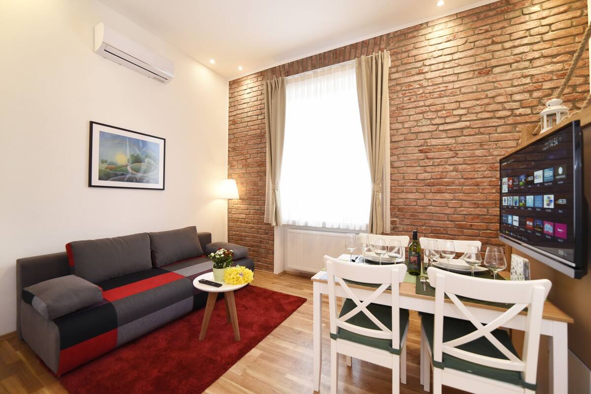 Apartment (1 Red heart) | Living area