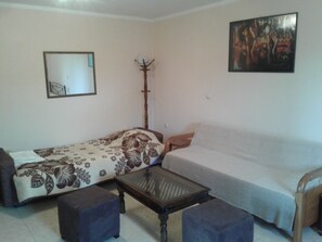 1 غرفة نوم وخدمة الإنترنت وملاءات أسرّة