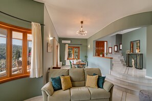 Smart TV, fireplace, DVD player, books