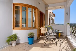 Outdoor dining - La Serena Residence & Farm with Heated Pool (Ρέθυμνο)