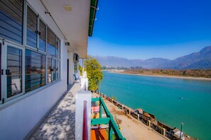 Deluxe Room with Ganga Facing  | Free WiFi - Shanti Residency Ganga View (Rishikesh)