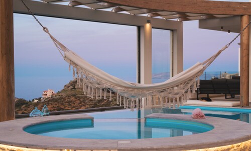 Absolute Privacy in this modern villa, with amazing seaview, private pool & BBQ