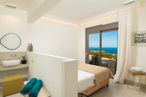 6 Schlafzimmer, Zimmersafe, Schreibtisch, Bügeleisen/Bügelbrett