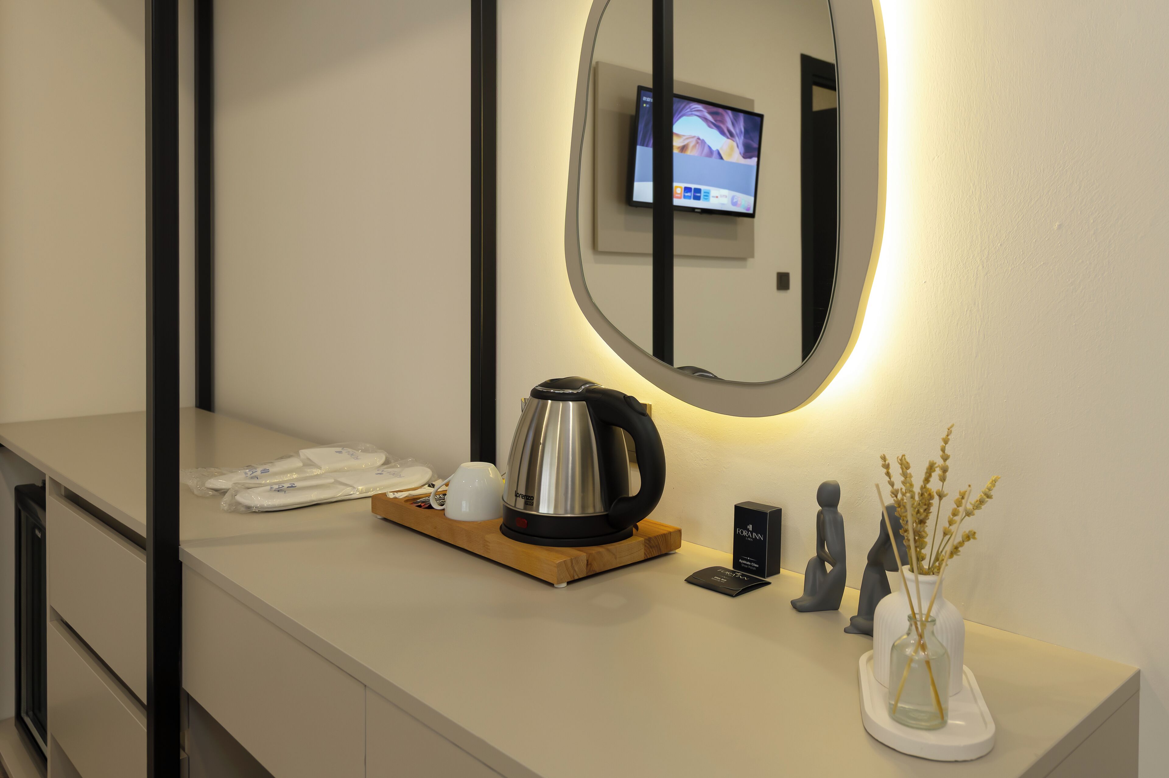 Deluxe Room | 1 bedroom, premium bedding, minibar, in-room safe