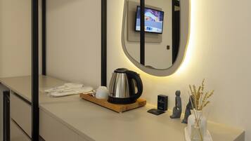 Deluxe Room | 1 bedroom, premium bedding, minibar, in-room safe