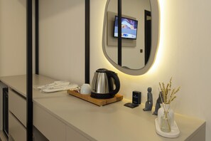 Deluxe Room | 1 bedroom, premium bedding, minibar, in-room safe - Fora Inn Lara (Antalya)