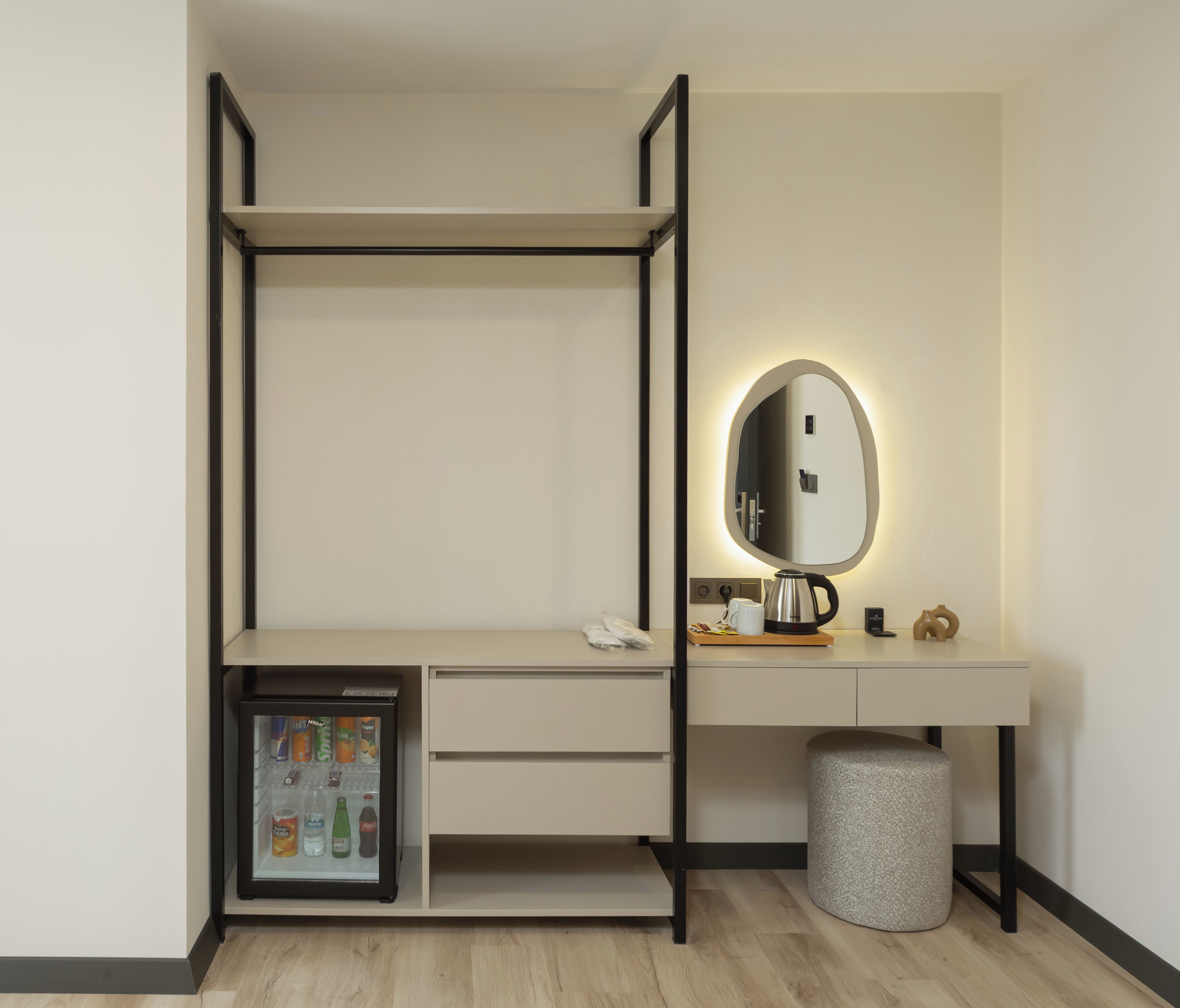 Deluxe Room | 1 bedroom, premium bedding, minibar, in-room safe