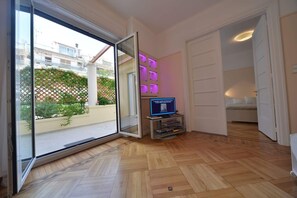 2 bedrooms, iron/ironing board, travel crib, free WiFi - Jasmine in the heart of Kolonaki. (Αθήνα)