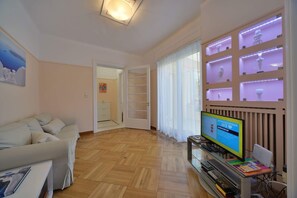 Smart TV, DVD player, books