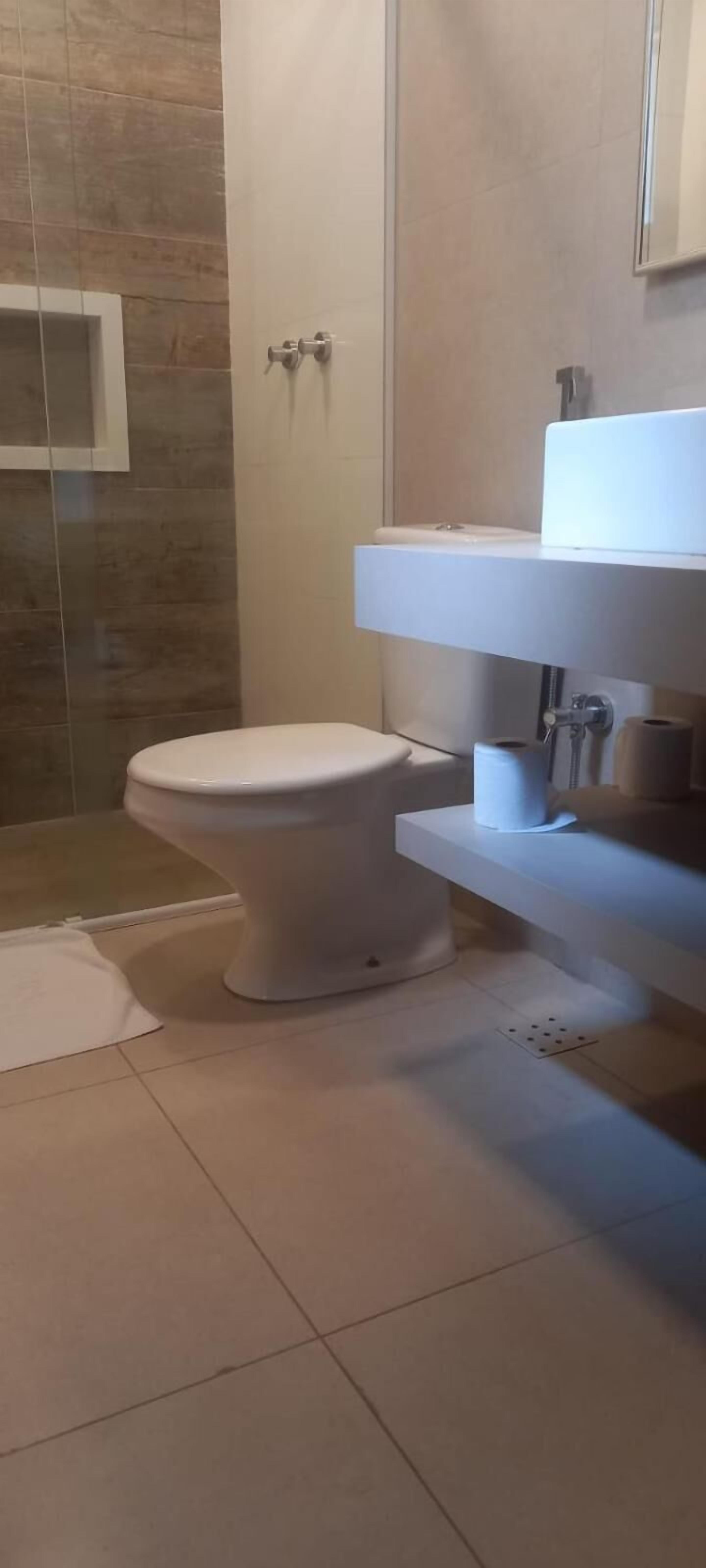 shower, towels, soap, shampoo