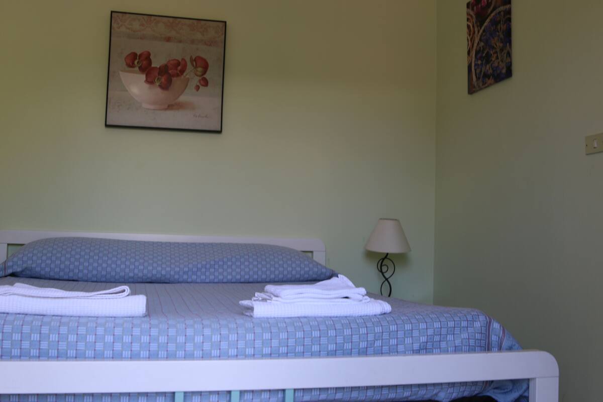 1 bedroom, desk, free WiFi, bed sheets