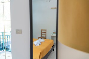 Basic Room | Desk, free WiFi, bed sheets - Palia's Hotel (Laino Borgo)