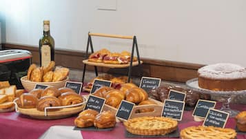 TĂ€gliches inbegriffenes nach Wunsch zubereitetes FrĂŒhstĂŒck