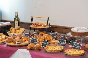 Free daily cooked-to-order breakfast