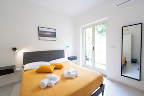 Bureau, Wi-Fi gratuit, draps fournis