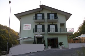 Exterior - Palia's Hotel (Laino Borgo)