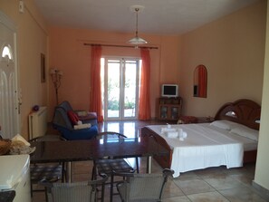 2 habitaciones, tabla de planchar con plancha, wifi y ropa de cama