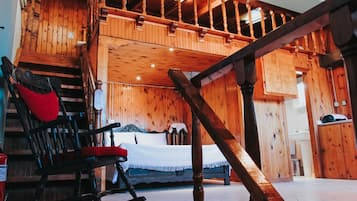 4 bedrooms, desk, iron/ironing board, free WiFi