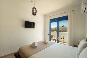 4 bedrooms, in-room safe, iron/ironing board, WiFi