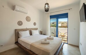 4 bedrooms, in-room safe, iron/ironing board, WiFi