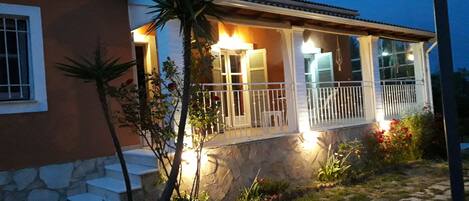 المنشأة من الخارج