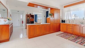 Coffee/tea maker, fridge, microwave, oven - Aggeli Village House  (Ασκληπιείο)