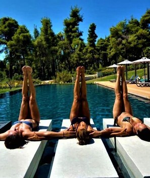 Exterior - Sani More & Sani Woods (Kassandra)