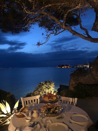 Sani More & Sani Woods