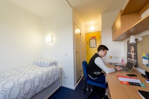 Standard Single Room | Desk, iron/ironing board, free WiFi, bed sheets