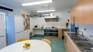 Standard Single Room | 共用キッチン