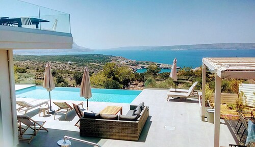 NiMaR Villas, nuevo 2018 con capacidad para 10 personas, vistas deslumbrantes y elegantes a la piscina infinita